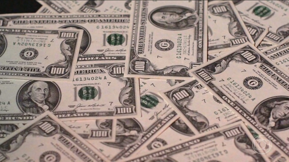 China reduz investimento no Tesouro dos EUA e derruba o dólar nos mercados globais — Foto: Jornal Nacional/ Reprodução