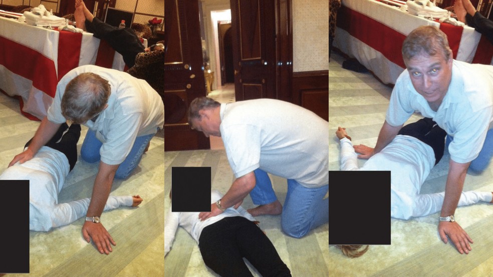 Novos arquivos de Epstein mostram ex-príncipe inglês Andrew ajoelhado ao lado de mulher — Foto: DEPARTAMENTO DE JUSTIÇA DOS EUA/AFP