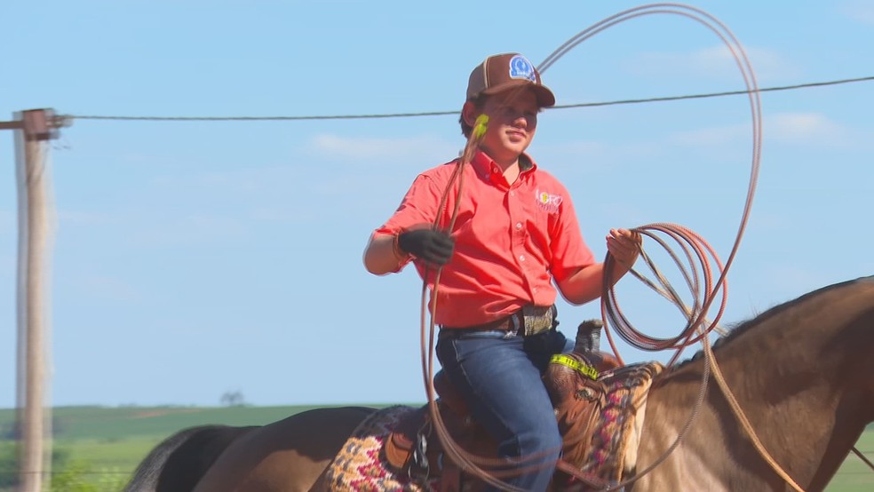 O jovem laçador já participou de muitas provas, só no cavalete foram mais de 30 em 2025. — Foto: Reprodução/TV TEM