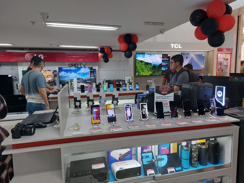 Smartphones estão entre os produtos afetados pelo aumento do imposto de importação — Foto: Naine Carvalho/ Rede Amazônica