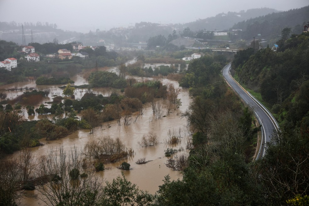 Uma área inundada em Ceira, Coimbra, Portugal , 11 de fevereiro de 2026 — Foto: REUTERS/Pedro Nunes
