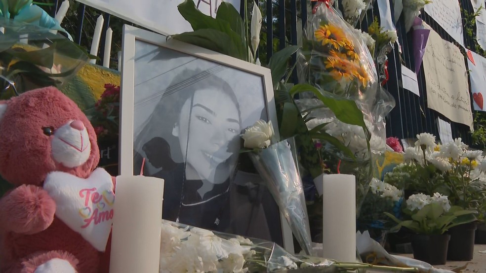 Ato em homenagem à estudante Giovanna Bezerra Silva, que foi morta dentro da Escola Estadual Sapopemba — Foto: Reprodução/TV Globo