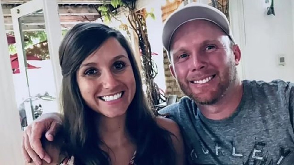 Kouri dedicou livro ao marido, Eric — Foto: Reprodução Facebook/Via BBC