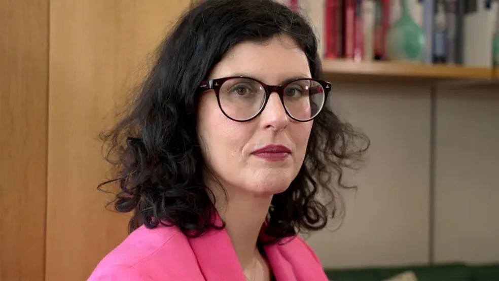 A deputada liberal democrata Layla Moran escreveu à agência reguladora de medicamentos do Reino Unido pedindo que reforce os alertas — Foto: BBC