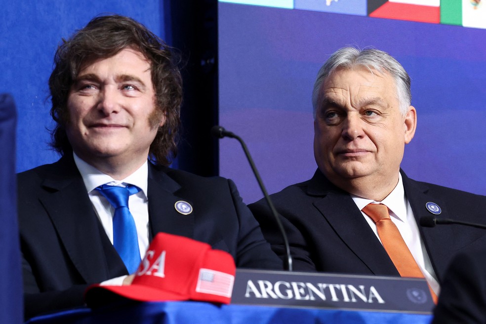 O presidente da Argentina, Javier Milei, e o primeiro-ministro da Hungria, Viktor Orbán — Foto: REUTERS/Kevin Lamarque