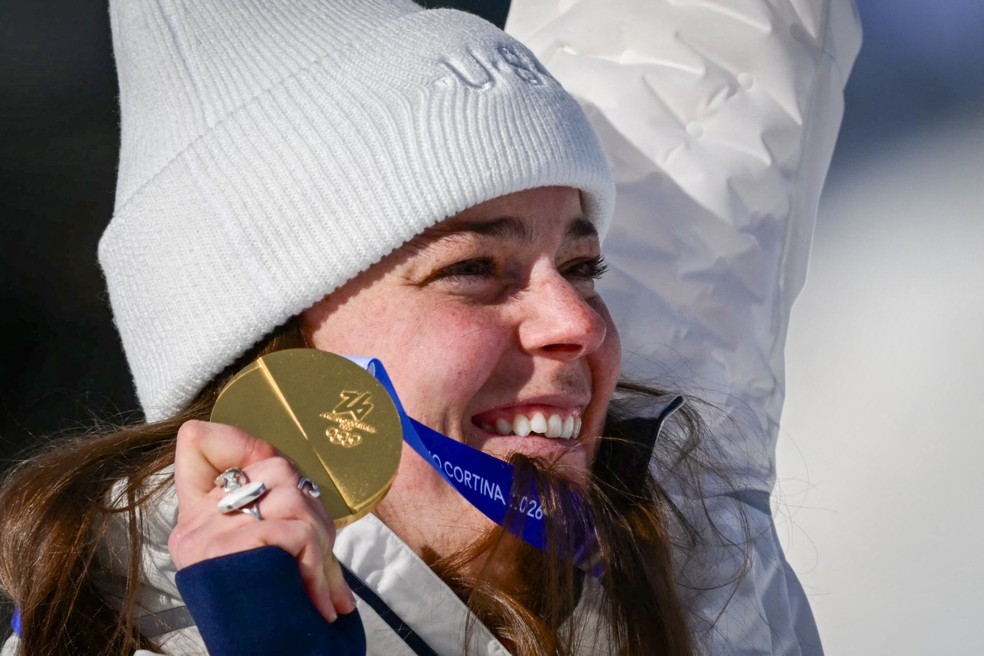 A atleta dos EUA Breezy Johnson ganhou a medalha de ouro nos Jogos Olímpicos de Inverno — Foto: Stefano Rellandini/AFP