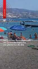 Imigrantes desembarcam em praia da Espanha em plena luz do dia