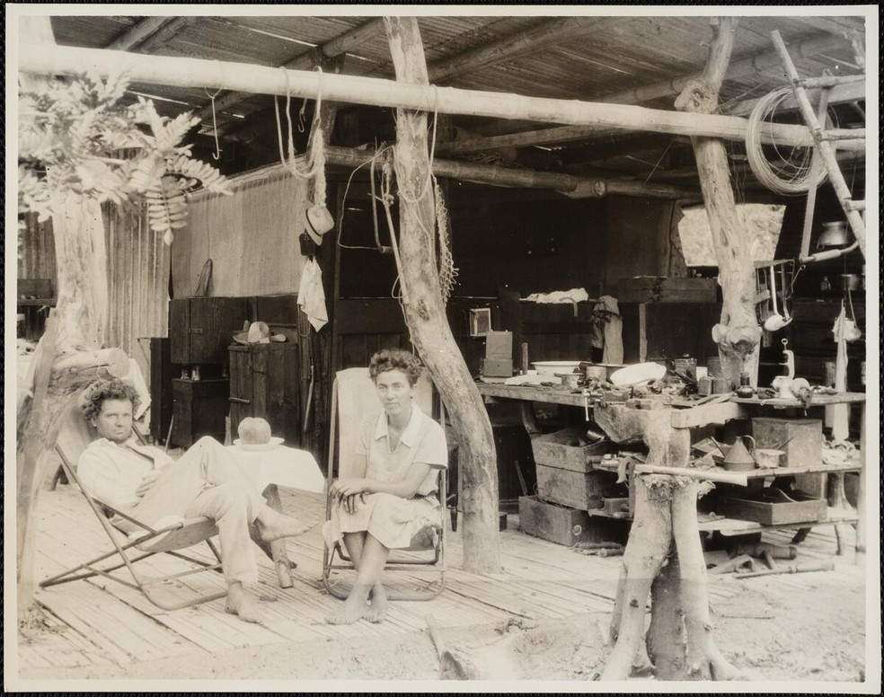 Friedrich Ritter e Dore Strauch, em Floreana, na década de 1930 — Foto: Allan Hancock Foundation Collection/USC Library