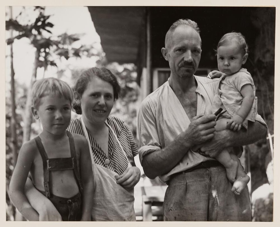 A família Wittmer em Floreana, na década de 1930 — Foto: Allan Hancock Foundation Collection/USC Library