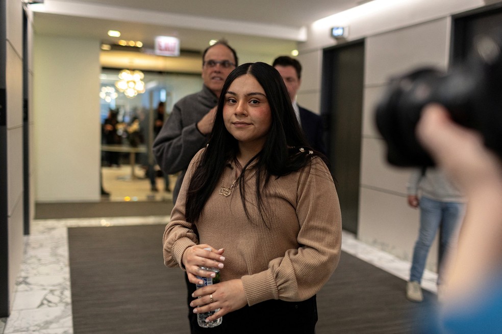 A professora Marimar Martinez sobriveu após ser baleadas por agentes da Patrulha de Fronteira dos EUA — Foto: REUTERS/Jim Vondruska