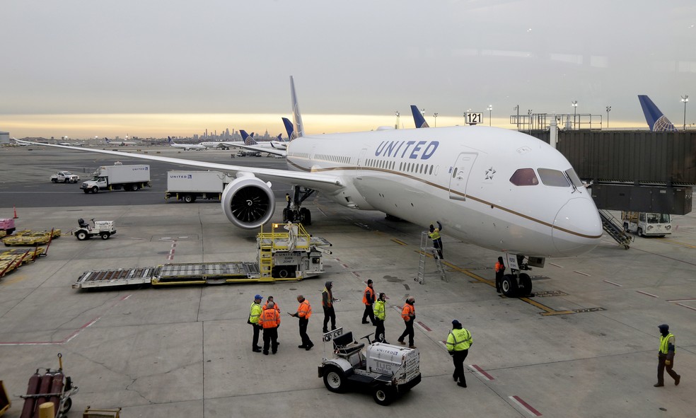Dreamliner 787-10 no Aeroporto Internacional de Newark, em Nova Jersey — Foto: AP Photo/Seth Wenig