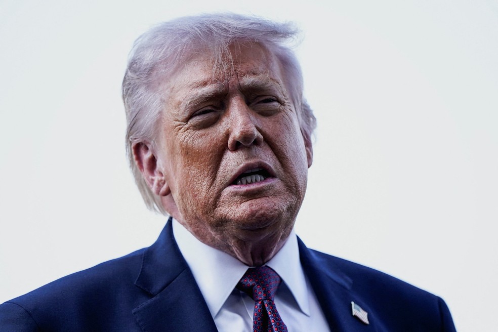 O presidente dos EUA, Donald Trump, fala com a imprensa após chegar ao Texas, em 27 de fevereiro de 2026 — Foto: REUTERS/Elizabeth Frantz