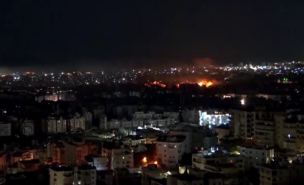 Explosão registrada no sul de Beirute, no Líbano, em 8 de março de 2026 — Foto: Reuters