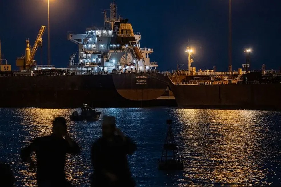 A simples ameaça de instalação de minas marítimas ou de ataques com mísseis ou drones foi suficiente para desencorajar companhias de navegação e seguradoras — Foto: Getty Images via BBC