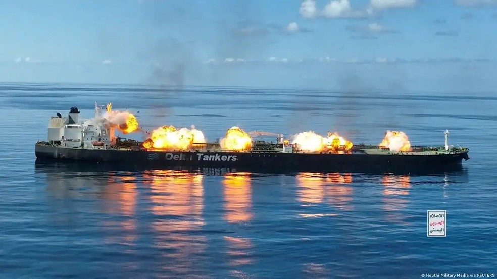 Houthis realizaram cerca de cem ataques no Estreito de Bab el-Mandeb entre 2023 e 2025. — Foto: Houthi Military Media/Reuters via DW