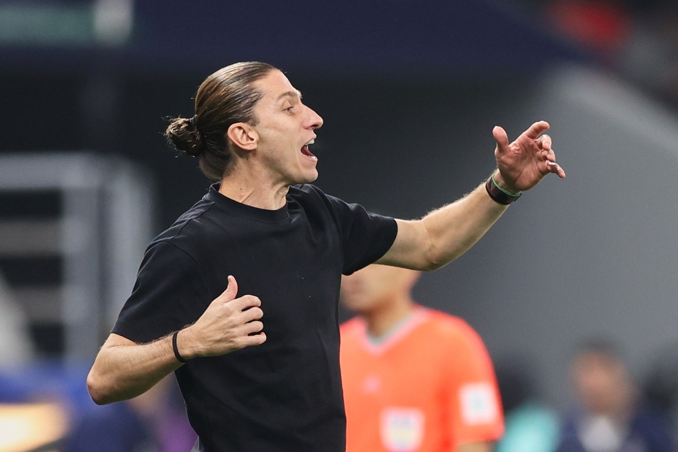 Filipe Luís, técnico do Flamengo — Foto: Hussein Sayed/AP