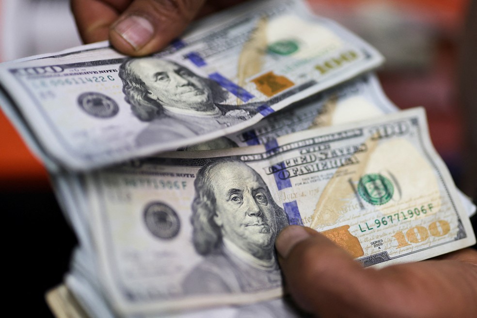 Notas de dólar. — Foto: Luisa Gonzalez/ Reuters