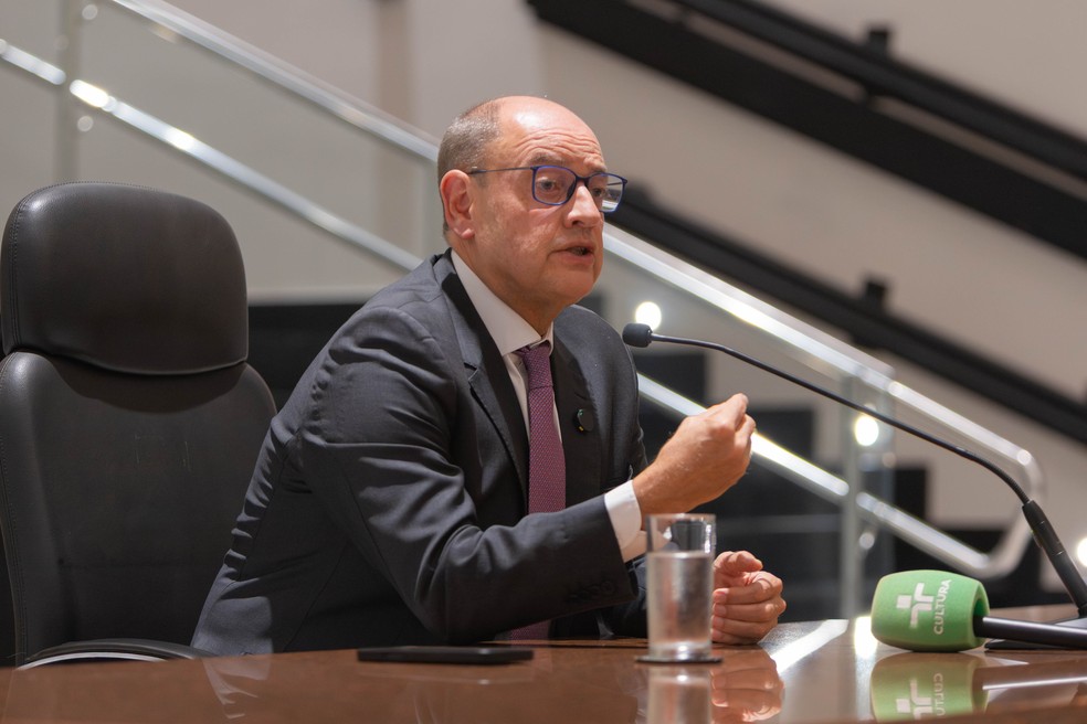 O desembargador Ricardo Couto, presidente do TJ-RJ e governador em exercício do Rio, durante entrevista coletiva — Foto: Rafael Oliveira/TJRJ