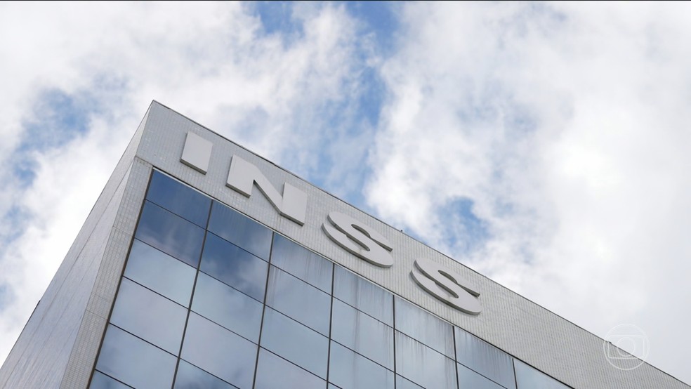 INSS antecipou pagamento de abono salarial — Foto: Jornal Nacional/ Reprodução