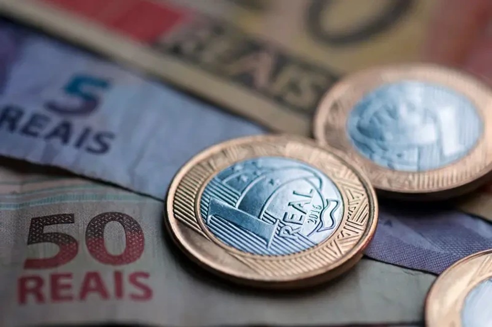 Câmara dos Deputados aprovou um dos projetos que regulamentam a reforma e que trata de reduções e isenções de tributos a alguns setores; do imposto do "pecado"; e mecanismos de cashback (devolução de impostos) para pessoas de baixa renda, entre outras medidas. Agora, o texto segue para sanção do presidente Luiz Inácio Lula da Silva. — Foto: Getty Images via BBC