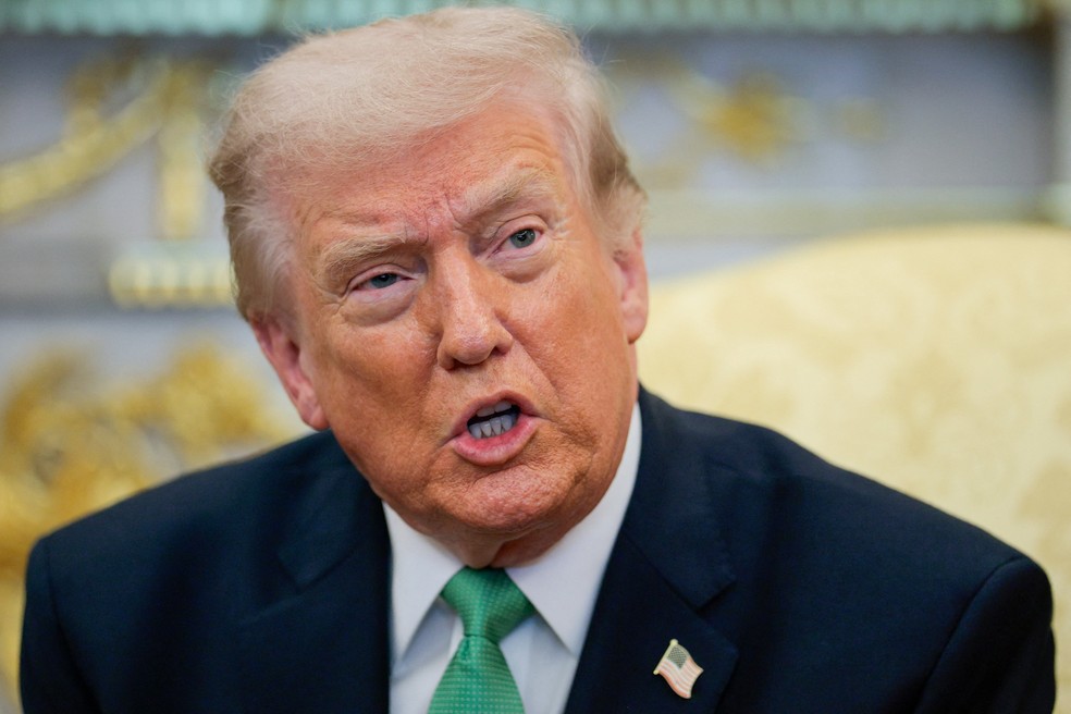 O presidente dos Estados Unidos, Donald Trump, fala durante encontro com o Taoiseach (primeiro-ministro) da Irlanda, Micheál Martin, na Casa Branca, em Washington, D.C. — Foto: REUTERS/Evan Vucci