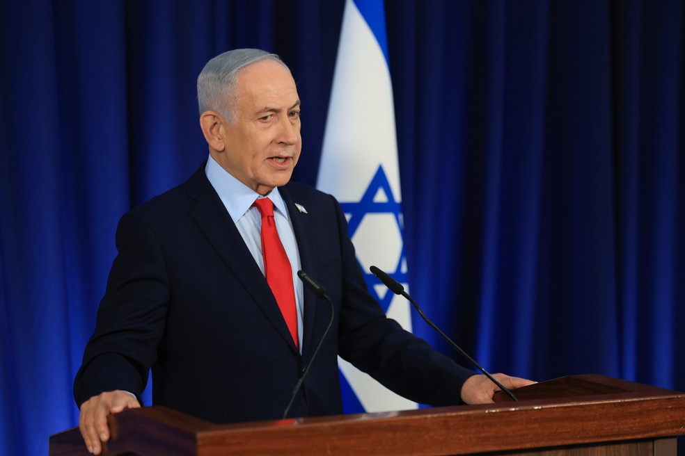 O primeiro-ministro israelense, Benjamin Netanyahu, discursa durante uma coletiva de imprensa em Jerusalém, na quinta-feira, 19 de março de 2026. — Foto: Ronen Zvulun, Pool Photo via AP