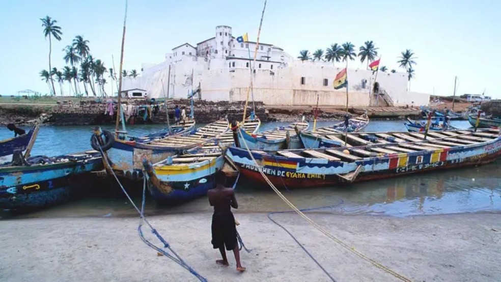 O forte Elmina é um dos muitos pontos históricos de comércio que estão de pé até hoje em Gana — Foto: Ullstein Bild via Getty Images