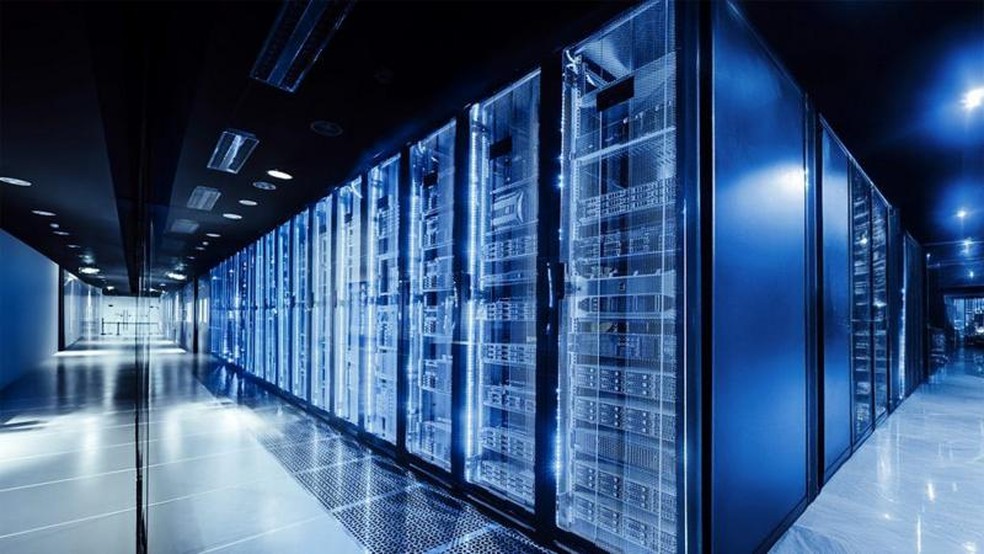 A Agência Internacional de Energia prevê que o consumo de eletricidade dos centros de dados duplicará até 2030 — Foto: Getty Images via BBC