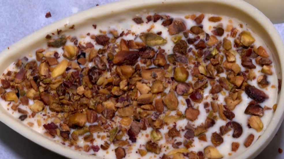 Alta nos valores do chocolate motivou produtor de Santa Teresa, no Espírito Santo, a inovar nas receitas de ovos de Páscoa. — Foto: Reprodução/TV Gazeta