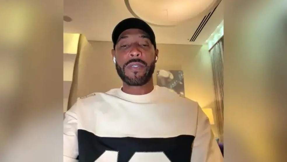 Ricardo Ferreira não está saindo do quarto de hotel em Abu Dhabi e relata momentos de "desespero" — Foto: Reprodução