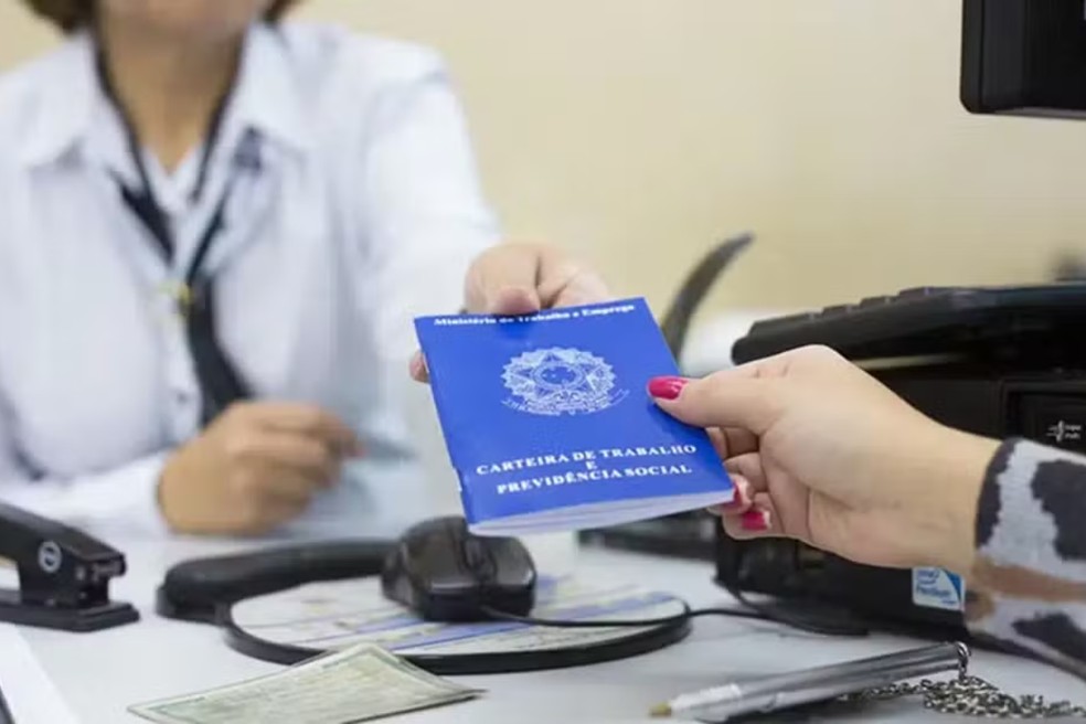 Carteira de trabalho — Foto: Divulgação/Governo de São Paulo