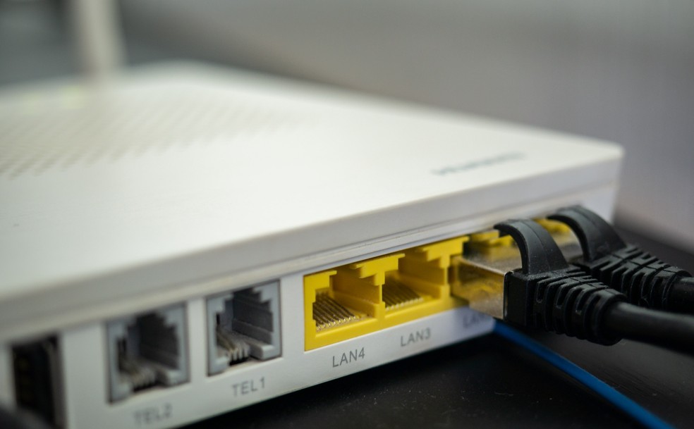 Roteadores compartilham e coordenam o uso da internet entre vários equipamentos — Foto: Altieres Rohr/G1