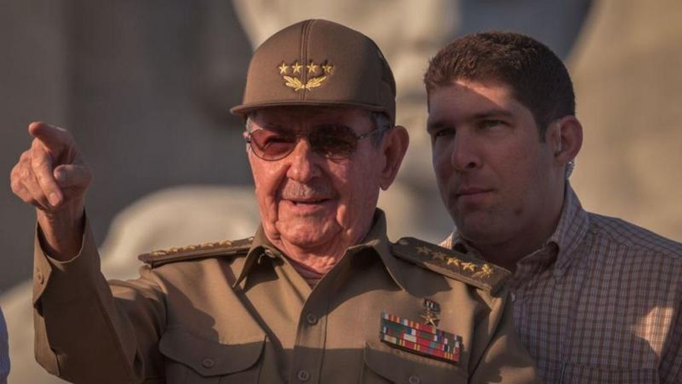 Há pelo menos duas décadas, Raúl Guillermo é o guarda-costas do seu avô, o ex-presidente de Cuba Raúl Castro — Foto: Getty Images via BBC