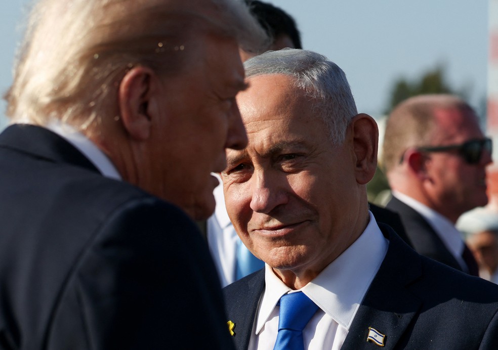 Premiê de Israel, Benjamin Netanyahu, junto com o presidente dos EUA, Donald Trump. Foto de outubro de 2025. — Foto: Reuters/Evelyn Hockstein