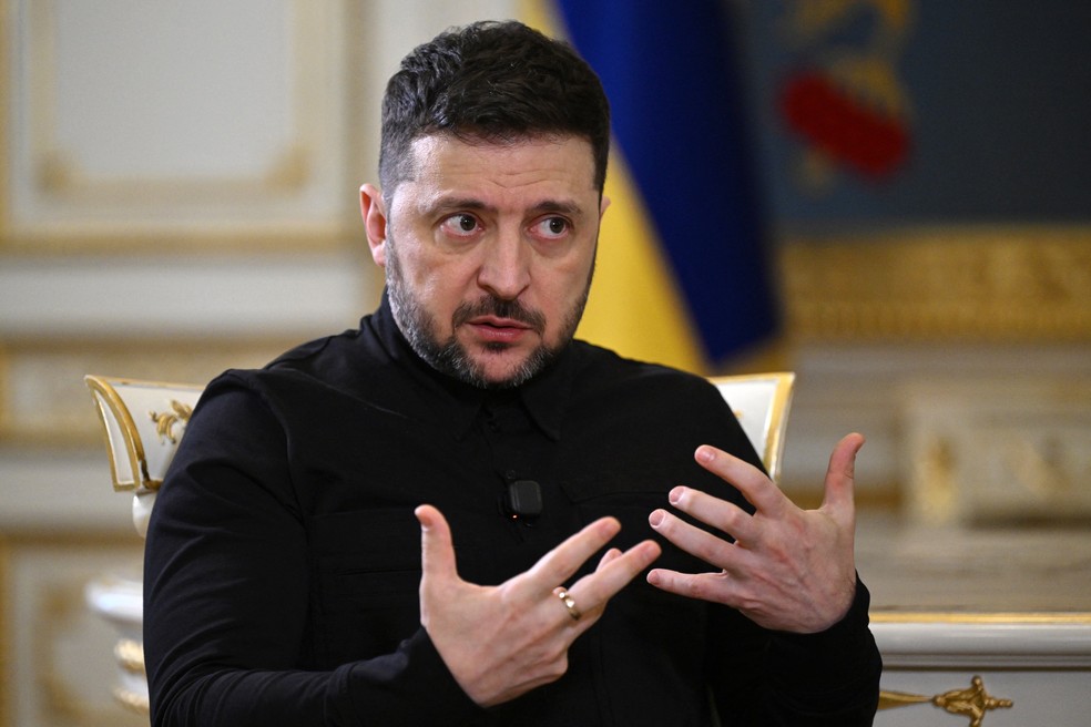 O prsidente da Ucrânia, Volodymyr Zelensky, concede entrevista em Kiev — Foto: GENYA SAVILOV / AFP