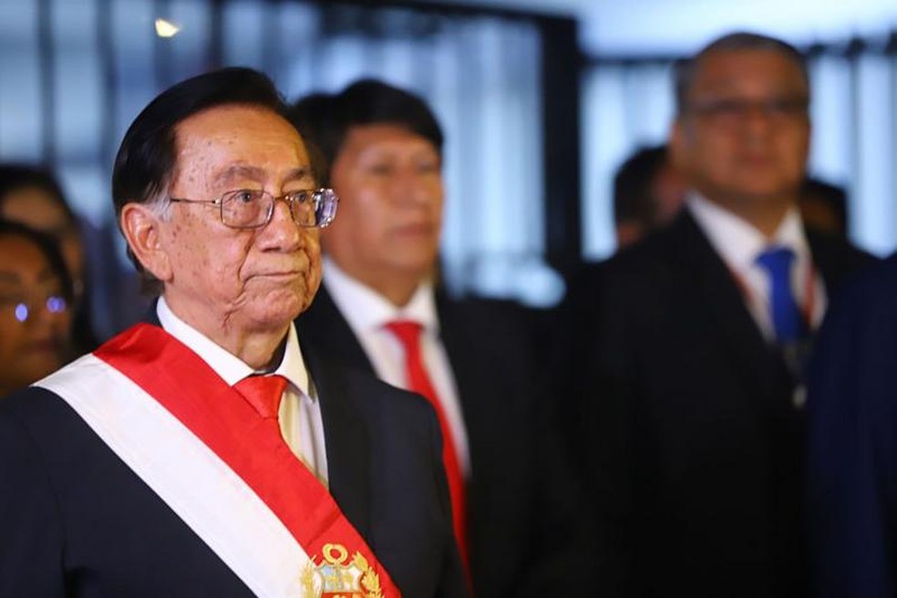 No Peru, os presidentes duram pouco. O atual mandatário, José María Balcázar, assumiu o cargo em fevereiro e precisará sair em julho. — Foto: Jorge Cerdán via Getty Images