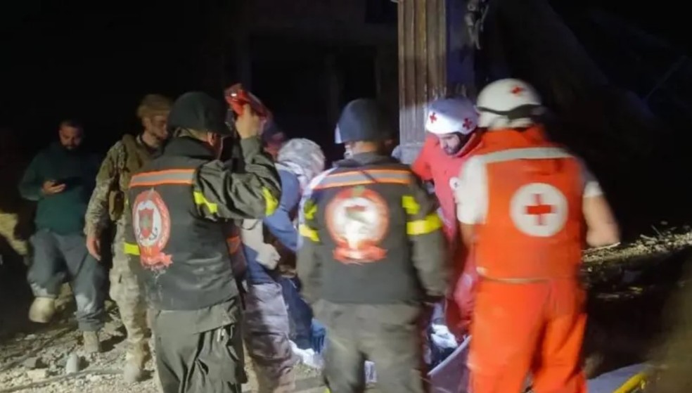 Faraj foi finalmente resgatada junto com dois dos mortos. Já o corpo de Khalil foi recuperado posteriormente por equipes de emergência, segundo a Defesa Civil do Líbano — Foto: BBC/Defesa Civil do Líbano