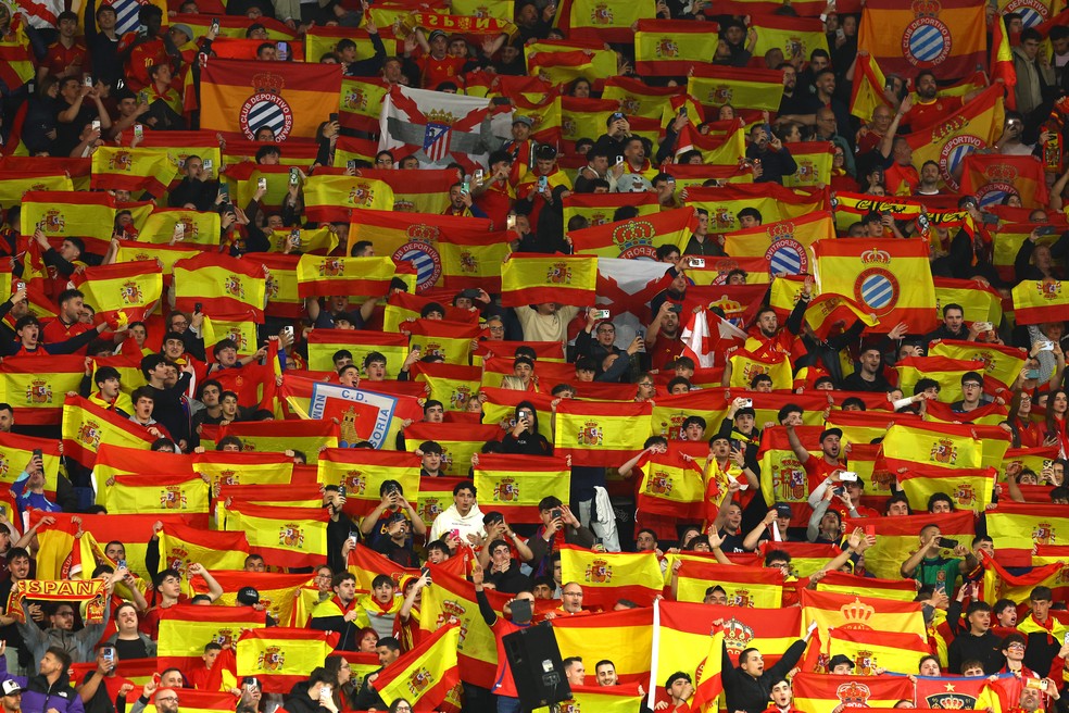 Torcida da Espanha entoou cantos islamofóbicos. — Foto: REUTERS/Albert Gea