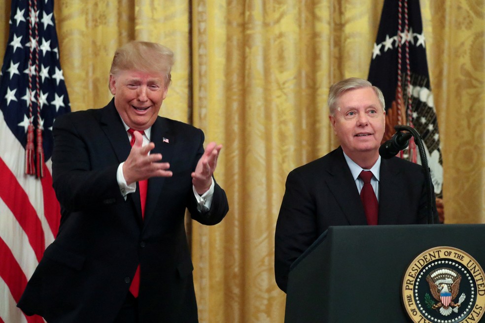 Donald Trump e o senador Lindsey Graham na Casa Branca em foto de arquivo — Foto: Jonathan Ernst/Reuters