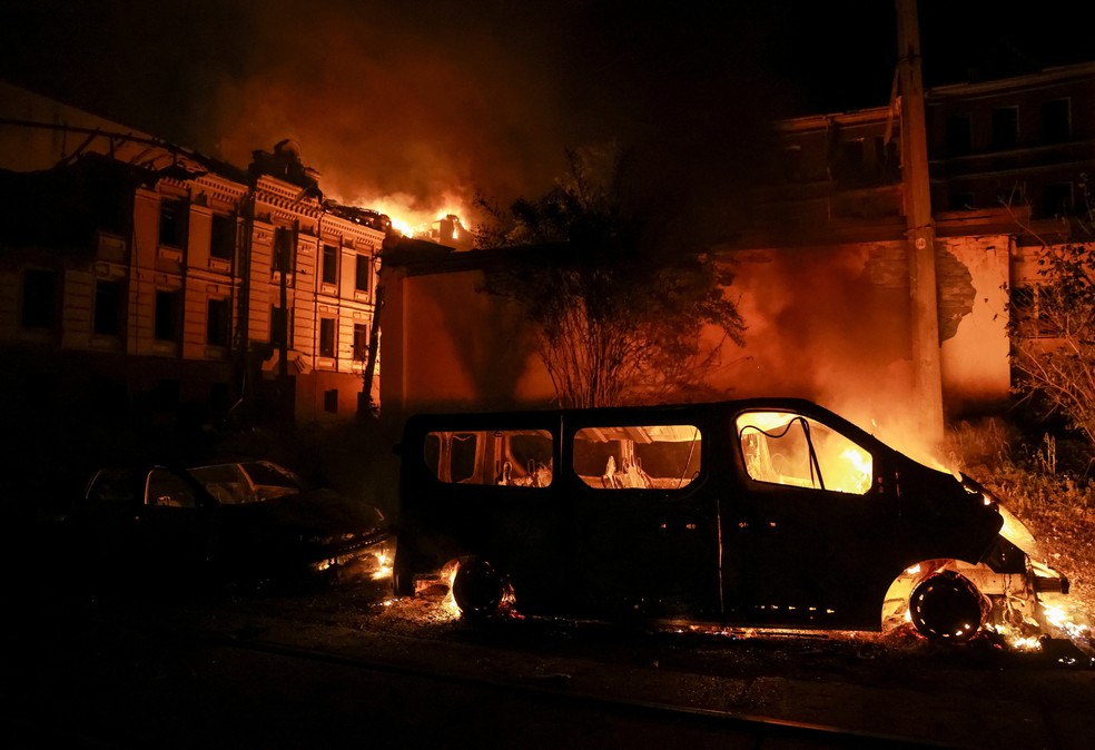 Mísseis russos atacam Kiev neste domingo (19) — Foto: REUTERS
