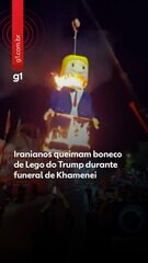 Iranianos queimam boneco de Lego do Trump durante funeral de Khamenei