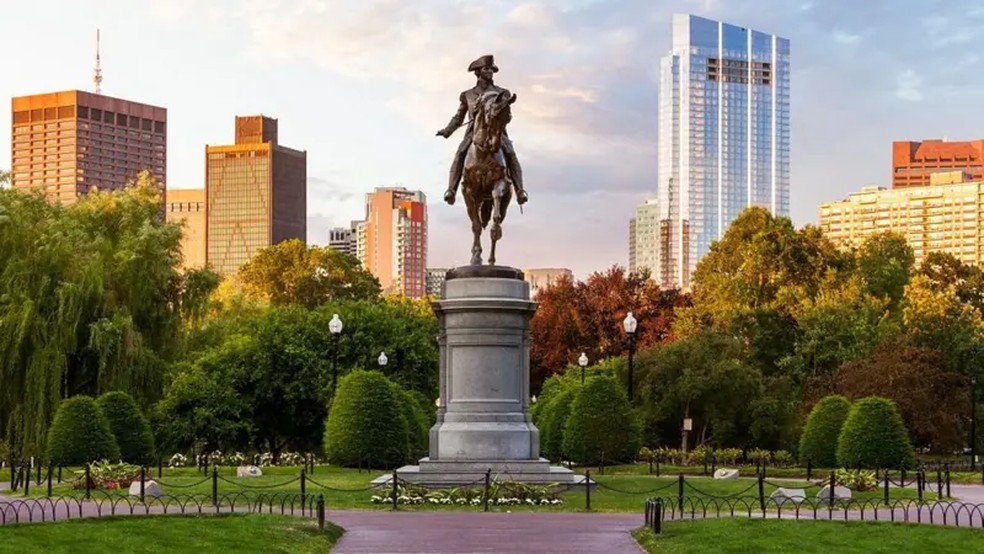 Boston reúne áreas verdes históricas, universidades e indústrias do conhecimento, que determinam seu status global. — Foto: Getty Images via BBC
